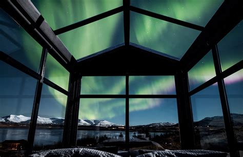aurora borealis viewing lodge